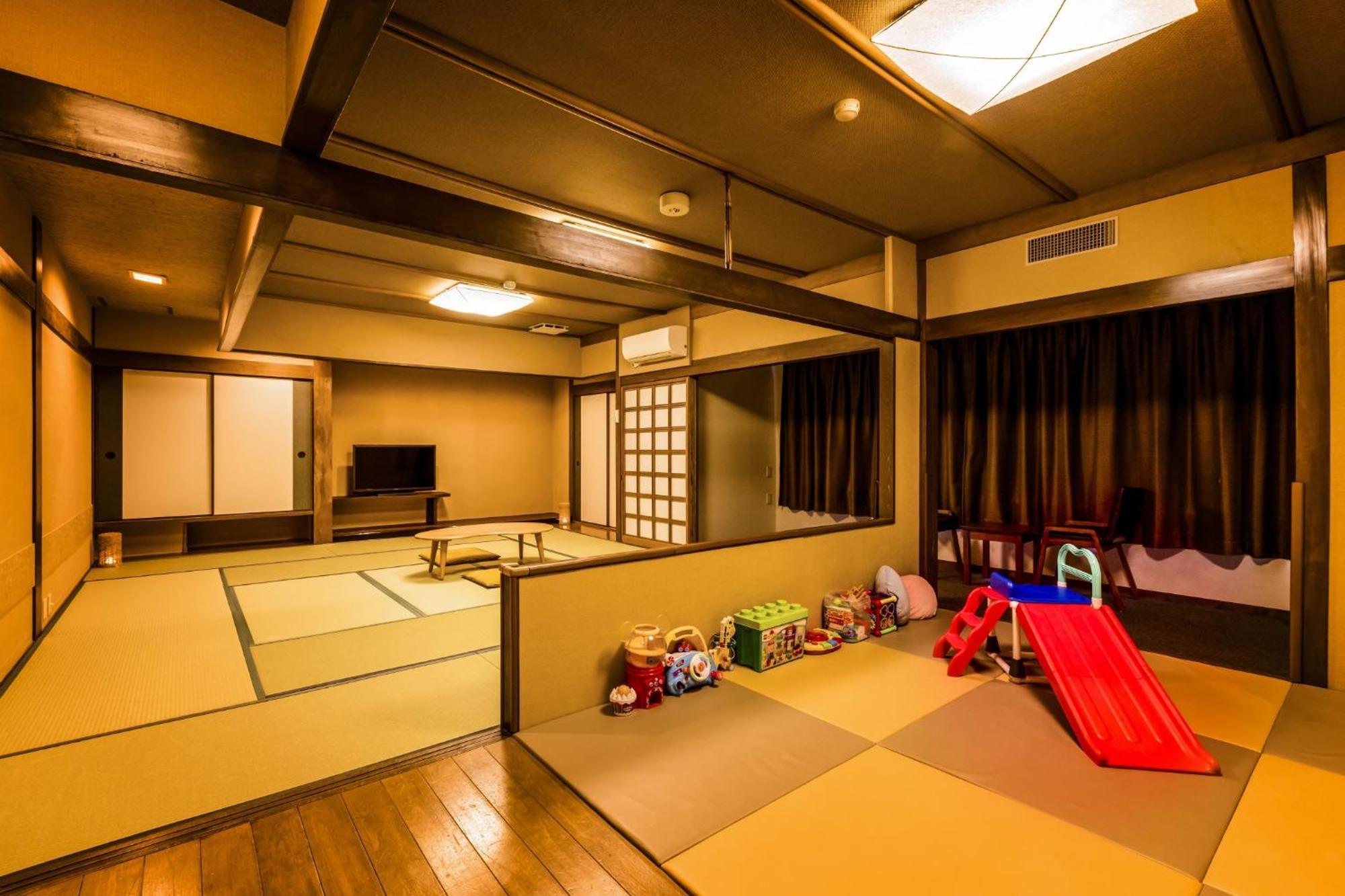 Готель Ooedo Onsen Monogatari Premium Shirahama Saichoraku Екстер'єр фото