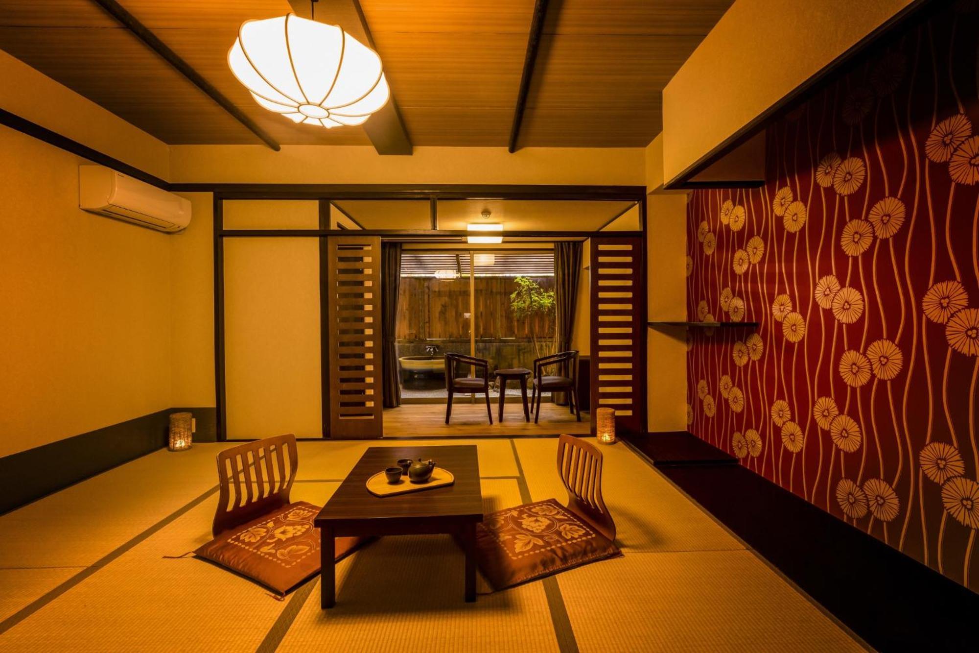 Готель Ooedo Onsen Monogatari Premium Shirahama Saichoraku Екстер'єр фото
